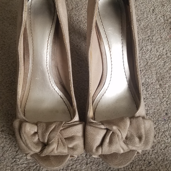 Fioni Tan Heels Open Toe Pumps Size 6.5W - Picture 3 of 7